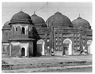 Satgumbad Mosque, Dhaka (ca. 1664–76)  